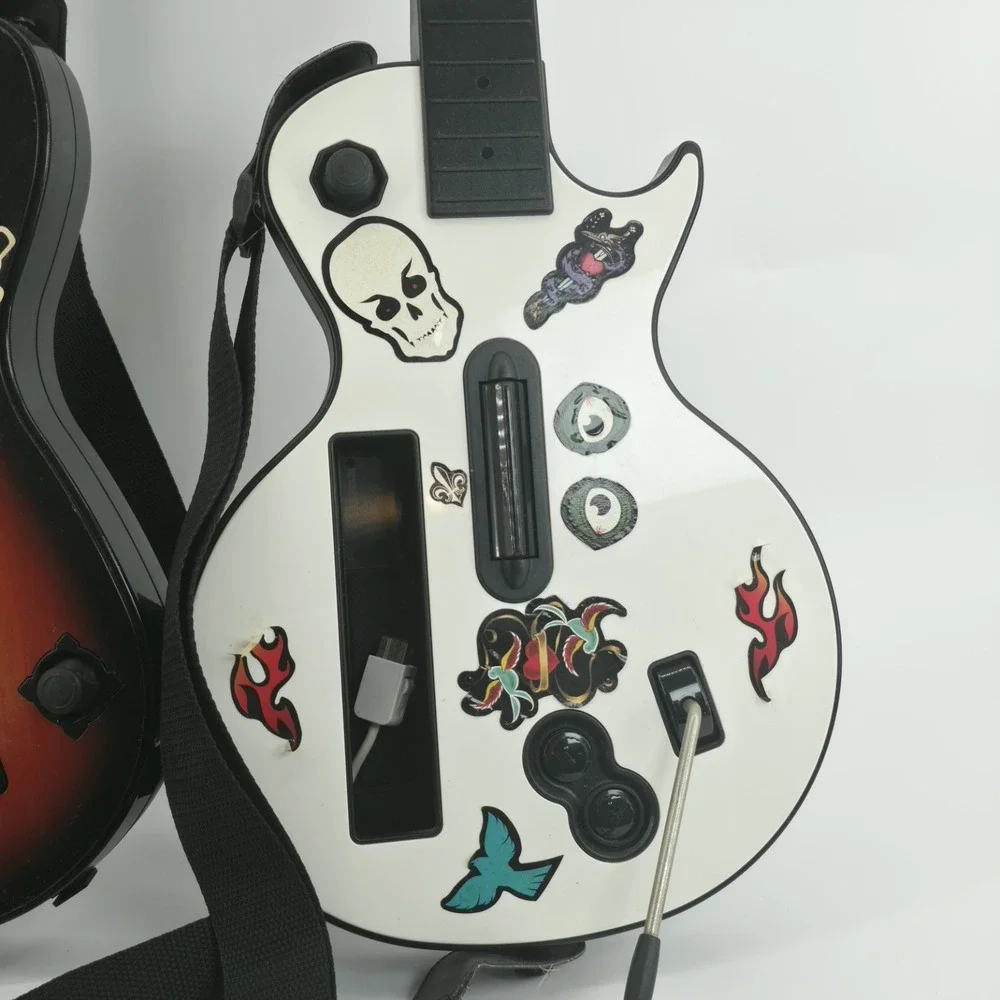 Nintendo Wii Guitar Hero World Tour Sunburst & Les Paul Guitars UNTESTED